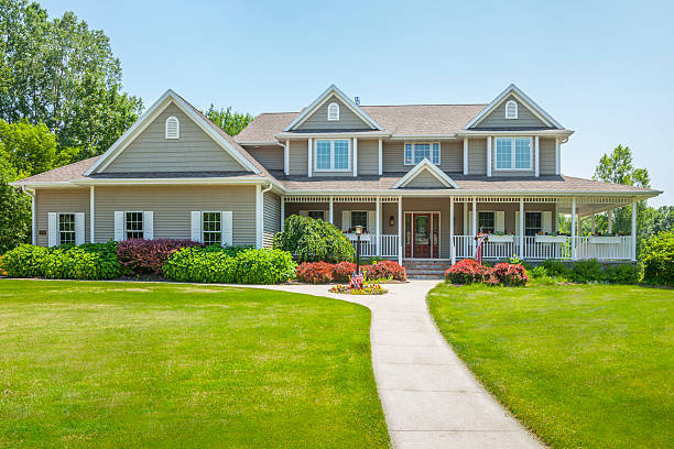A smiling real estate agent discussing with a client in Neenah, WI. Learn the 5 Signs of a