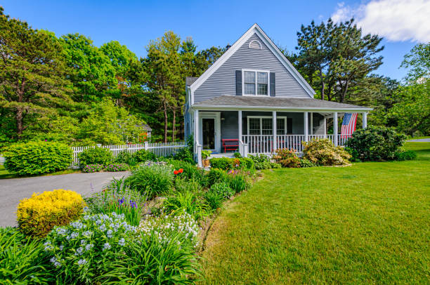 Foreclosure vs. short sale comparison – Understanding the process, pros, cons, and impact on homeowners' credit.